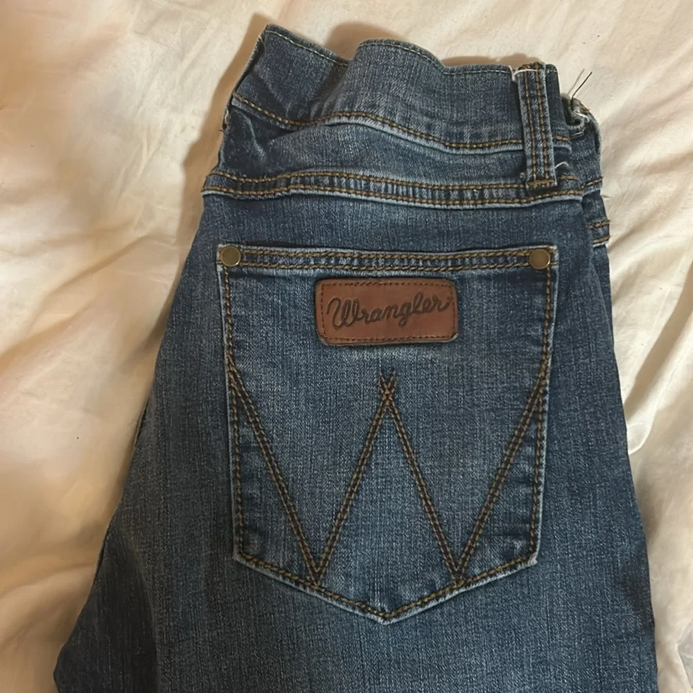 Used - Picture 3 of 4